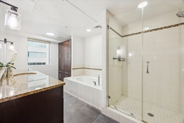 $2,300 | 800 Brazos Street, Unit 1002, Austin, TX 78701