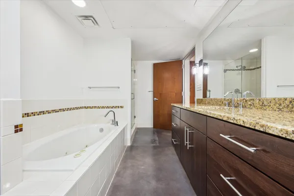 $2,300 | 800 Brazos Street, Unit 1002, Austin, TX 78701