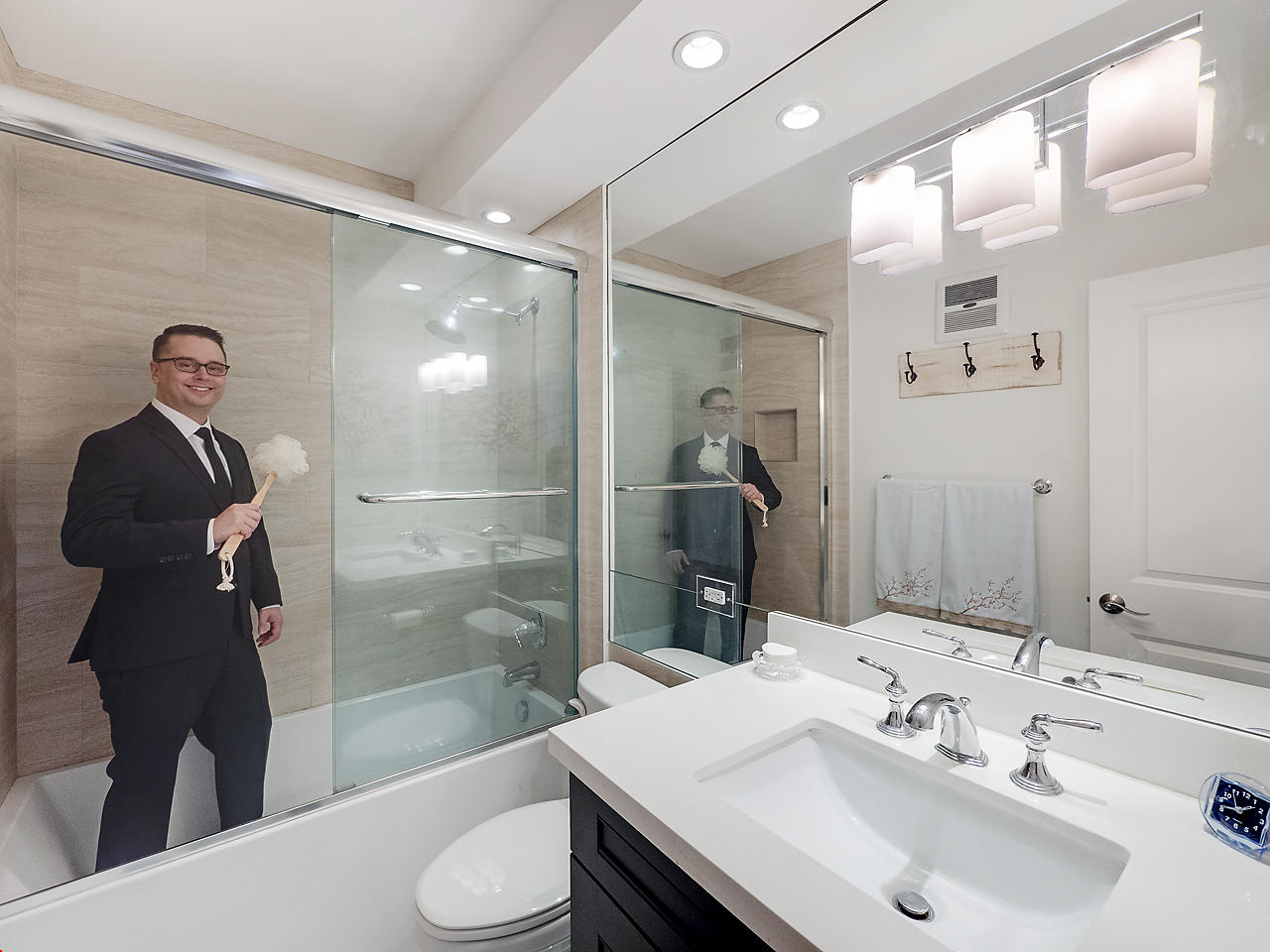 2730 Banyan Road, Unit 26B Boca Raton, FL 33432 - Photo 10 of 17 Guest Bath