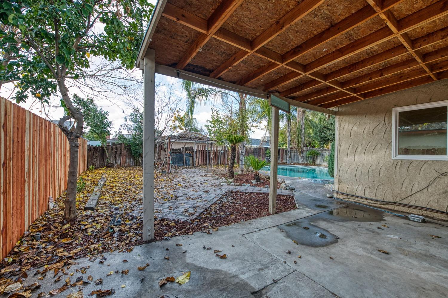 2866 Caesar Avenue Clovis, CA 93612 - Photo 29 of 45 a backyard of a house with lots of green space