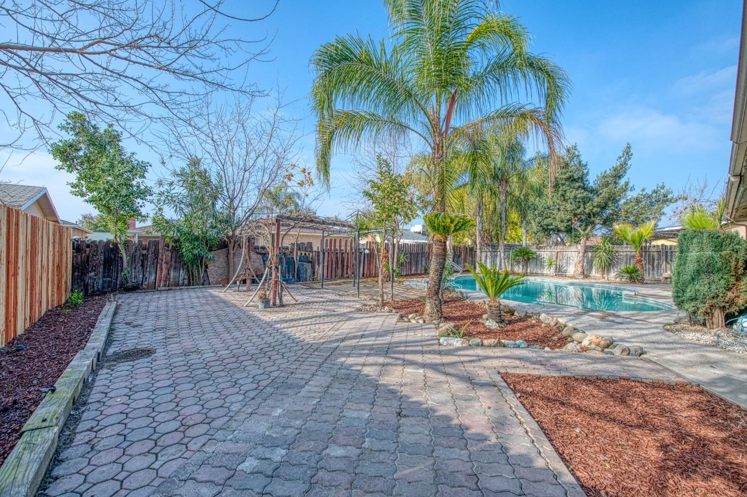 2866 Caesar Avenue Clovis, CA 93612 - Photo 38 of 45 a view of a backyard with a patio