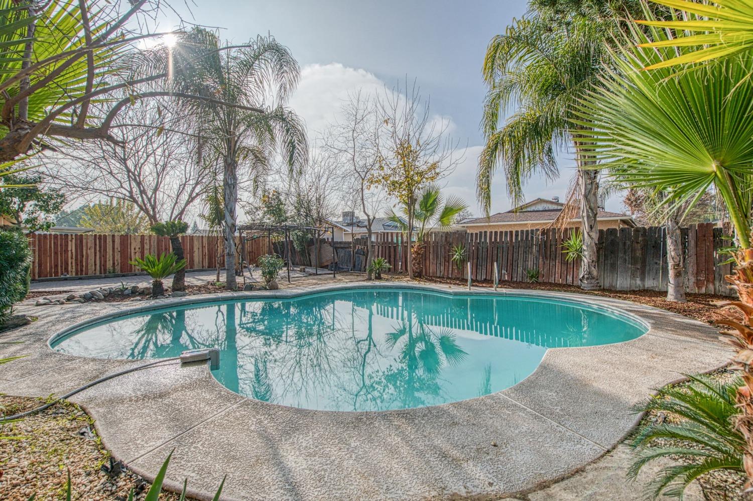 2866 Caesar Avenue Clovis, CA 93612 - Photo 44 of 45 a view of a swimming pool with a sitting area