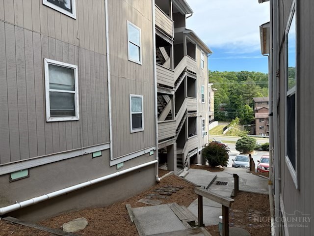 229 East King Street, Unit 31 Boone, NC 28607 - Photo 5 of 26 a backyard of a house with outdoor seating