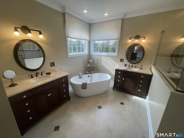 $998,500 | 11 Berten Ridge Road, Durham, CT 06422