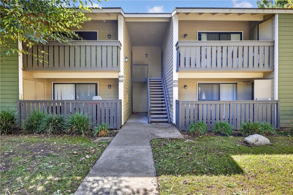 3535 Banbury Drive, Unit 14 Riverside, CA 92505 - Photo 23 of 26 a front view of a house with balcony and garden