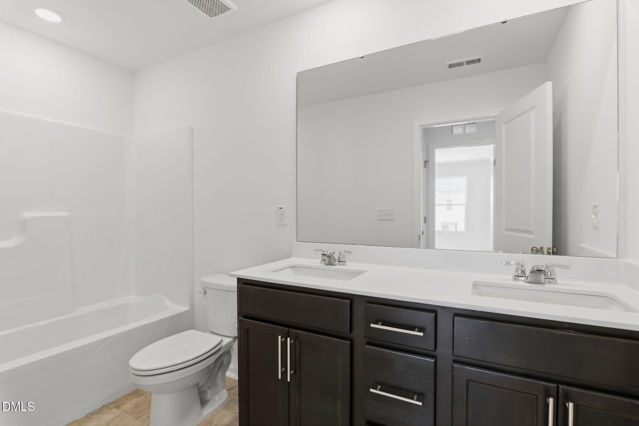 2310 Oakwood Mdws Court Raleigh, NC 27604 - Photo 23 of 31 SUN_EverleeTownhomes_Pic_CarsonII-27