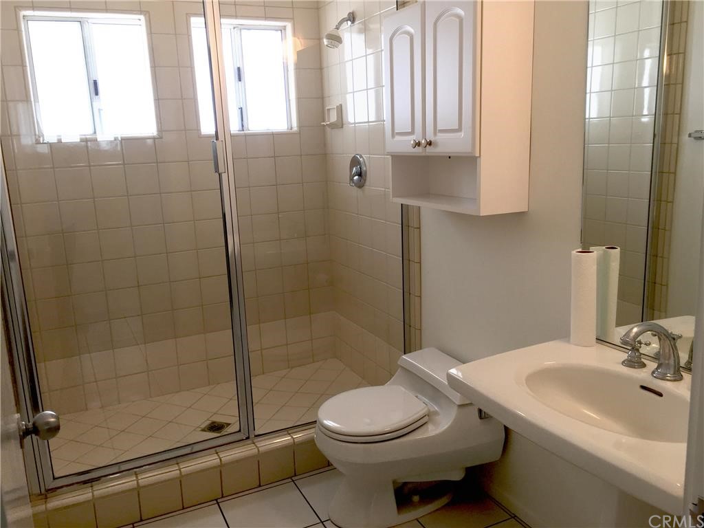 3401 Pine Avenue Manhattan Beach, CA 90266 - Photo 13 of 24 a bathroom with a sink toilet and shower