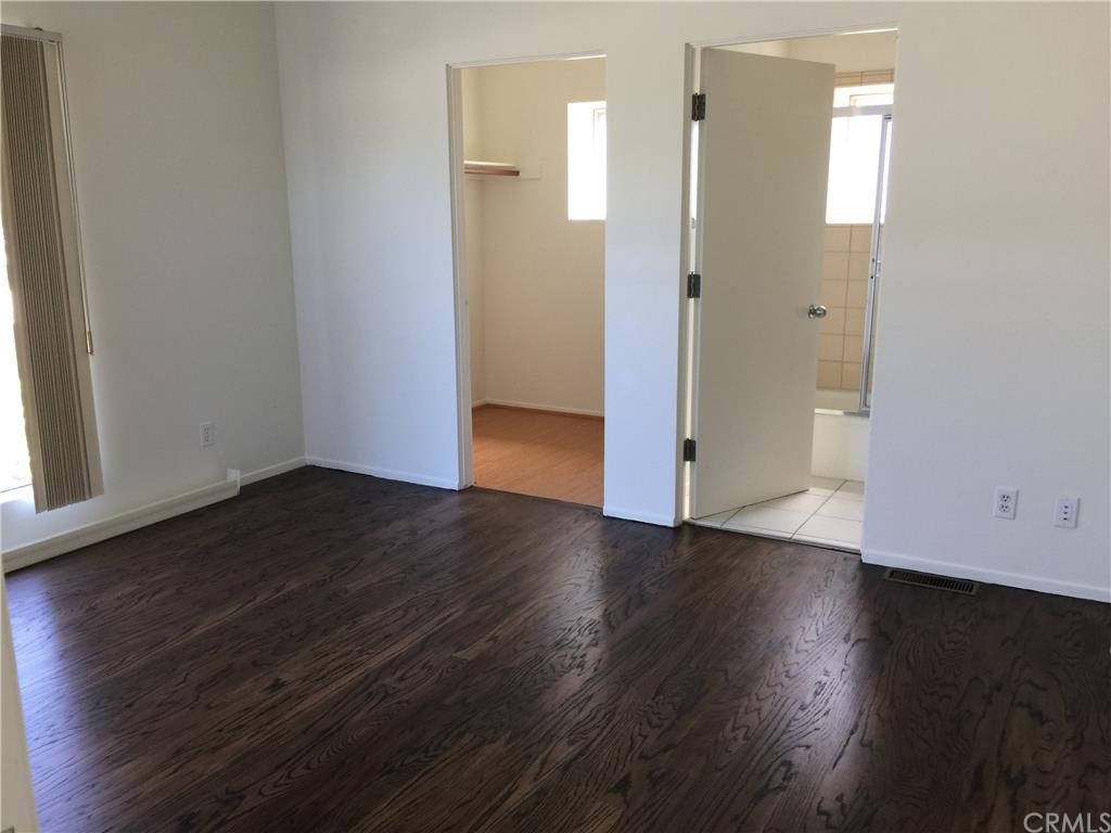 3401 Pine Avenue Manhattan Beach, CA 90266 - Photo 20 of 24 an empty room with wooden floor