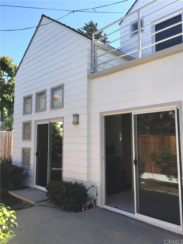3401 Pine Avenue Manhattan Beach, CA 90266 - Photo 24 of 24 a front view of a house with entryway
