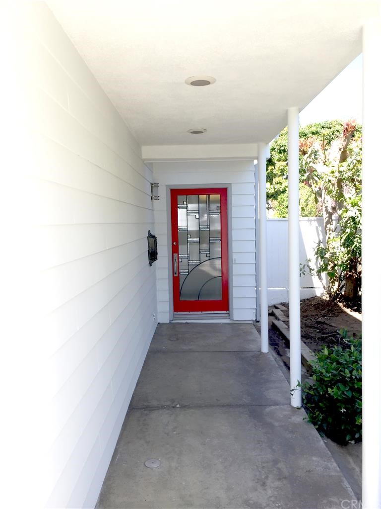 3401 Pine Avenue Manhattan Beach, CA 90266 - Photo 3 of 24 a view of entryway