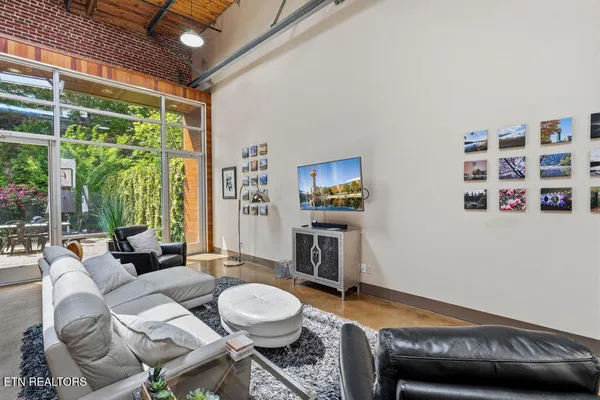 $3,600 | 713 South Central Street, Unit 104, Knoxville, TN 37902