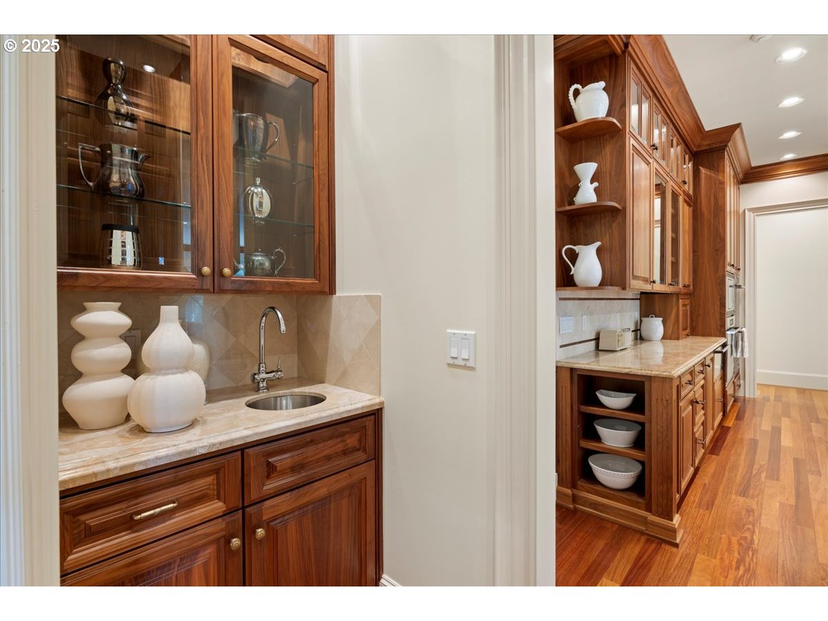5815 Southwest Patton Road Portland, OR 97221 - Photo 8 of 46 Gallery Image 8
