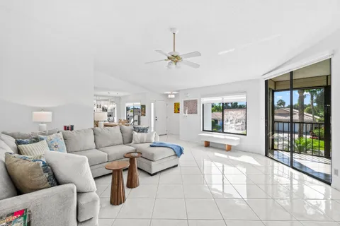 $550,000 | 7533 Glendevon Lane, Unit 905, Delray Beach, FL 33446