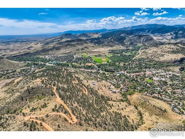 a view of a sky from a yard