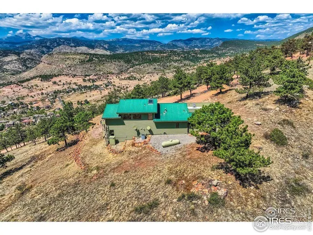 a view of a outdoor space and a yard