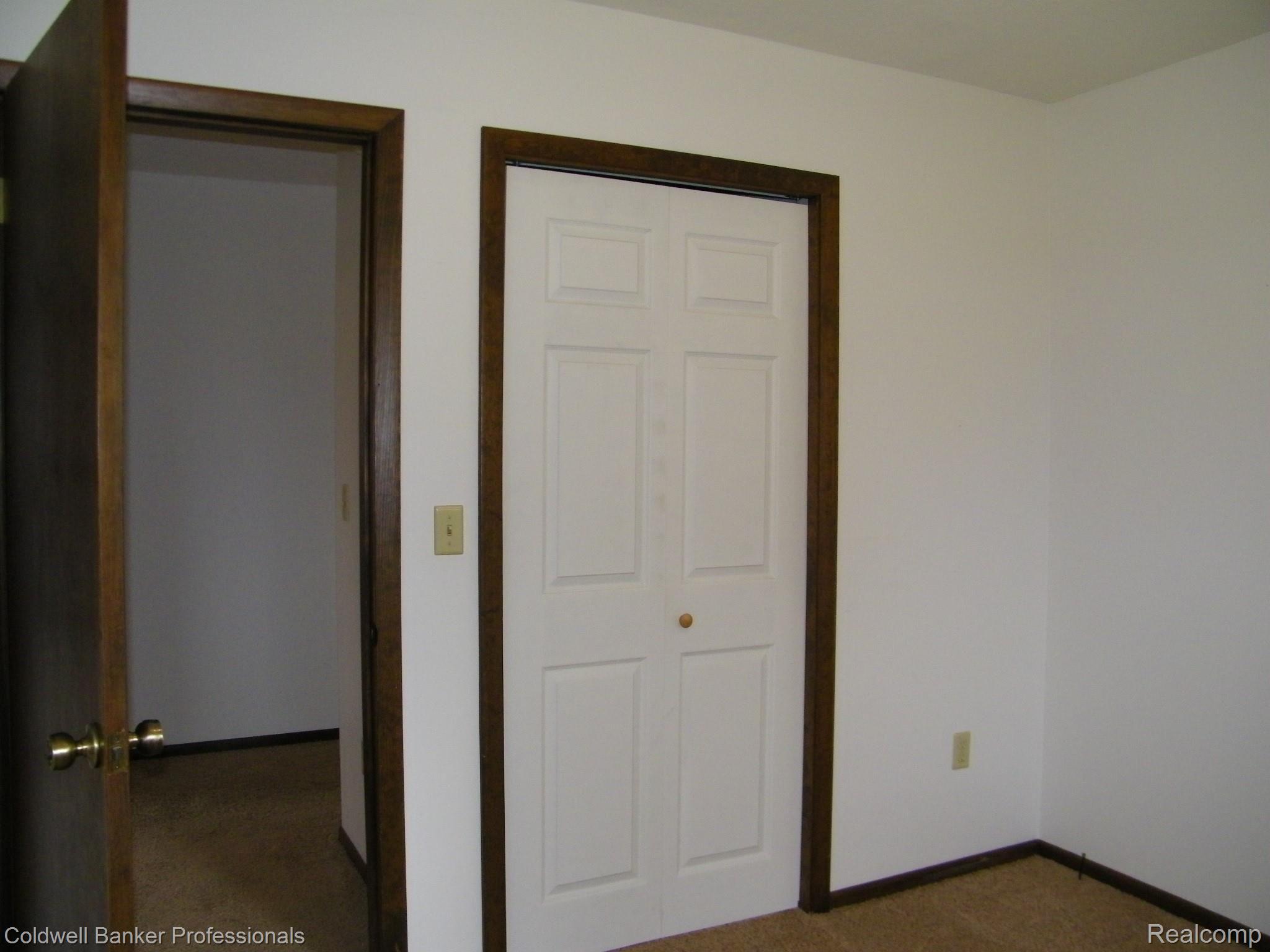 8198 Jefferson Road North Branch, MI 48461 - Photo 13 of 22 100_0450.jpg
