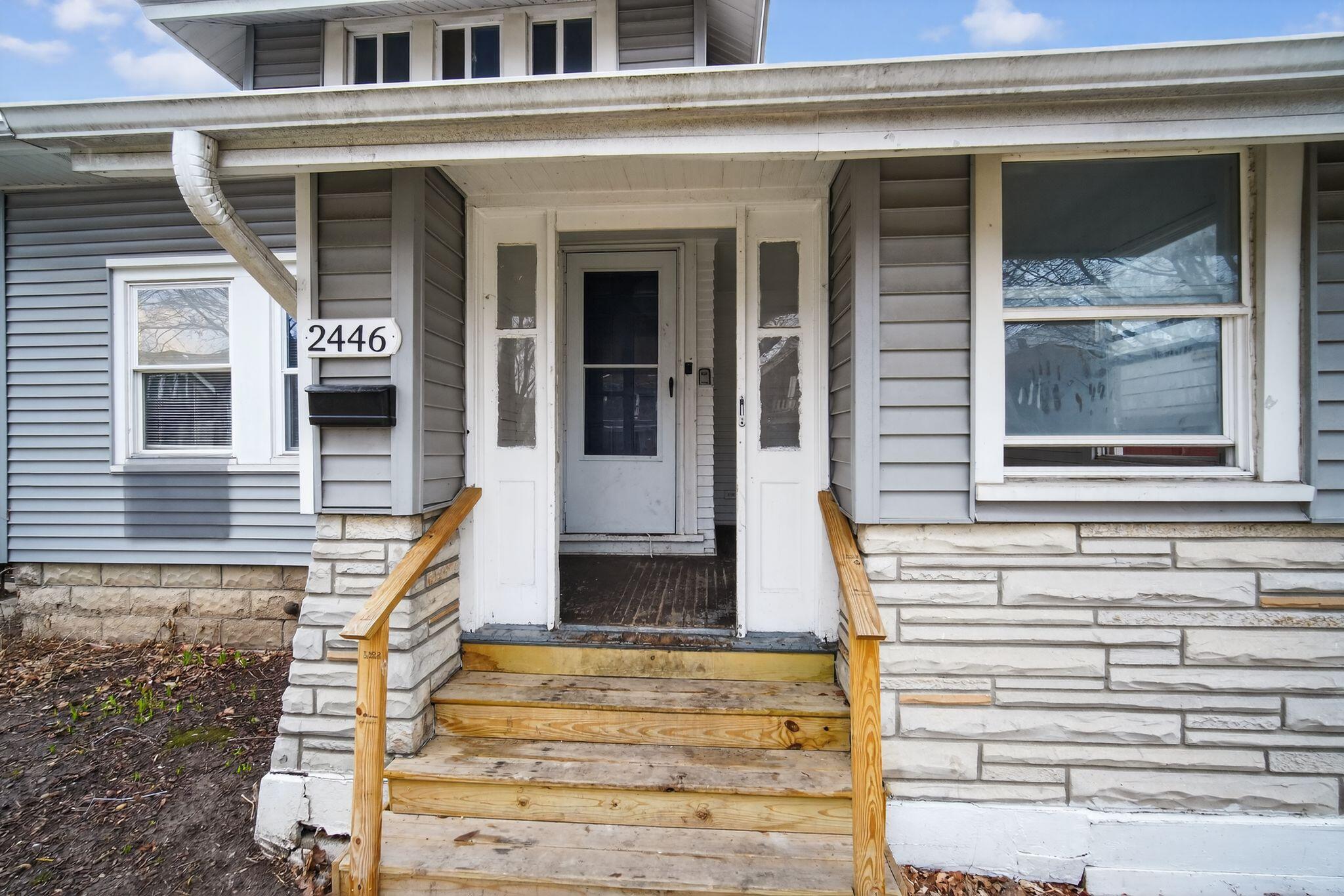 2446 North 49th Street Milwaukee, WI 53210 - Photo 2 of 30 01_2446_N_49th_St_Milwaukee_WI_53210-Ext
