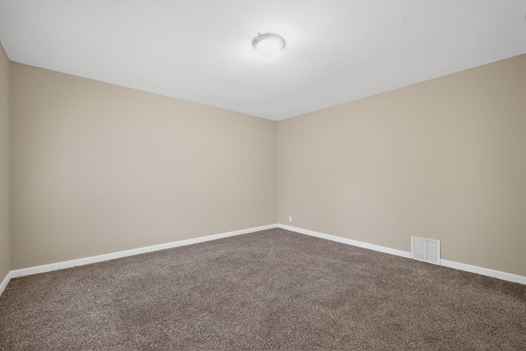2446 North 49th Street Milwaukee, WI 53210 - Photo 5 of 30 05_2446_N_49th_St_Milwaukee_WI_53210-Liv