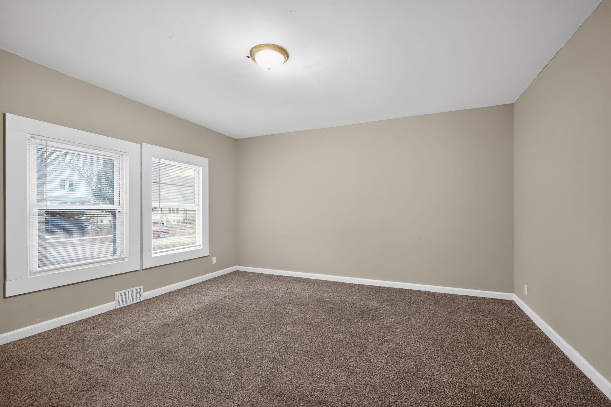 2446 North 49th Street Milwaukee, WI 53210 - Photo 8 of 30 08_2446_N_49th_St_Milwaukee_WI_53210-Liv
