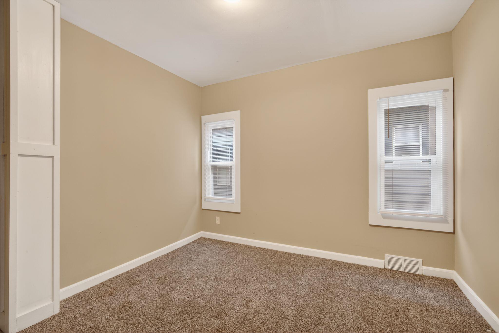 2446 North 49th Street Milwaukee, WI 53210 - Photo 9 of 30 09_2446_N_49th_St_Milwaukee_WI_53210-Liv