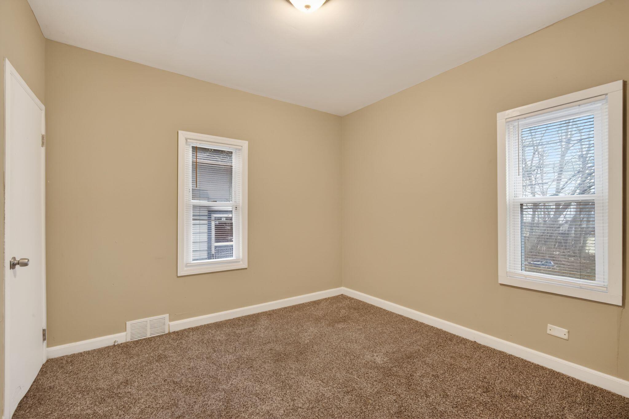 2446 North 49th Street Milwaukee, WI 53210 - Photo 10 of 30 10_2446_N_49th_St_Milwaukee_WI_53210-Liv