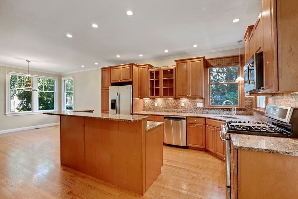 63 Tanglewood Road, Unit 63 Newton, MA 02459 - Photo 7 of 42