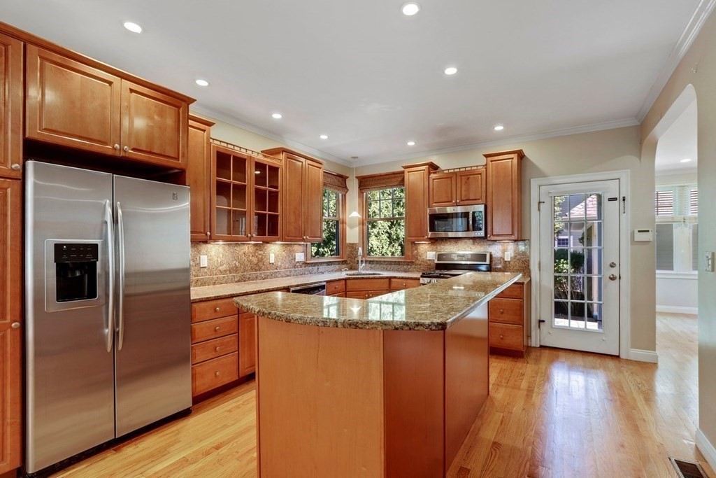 63 Tanglewood Road, Unit 63 Newton, MA 02459 - Photo 8 of 42