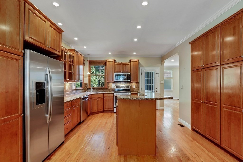 63 Tanglewood Road, Unit 63 Newton, MA 02459 - Photo 9 of 42