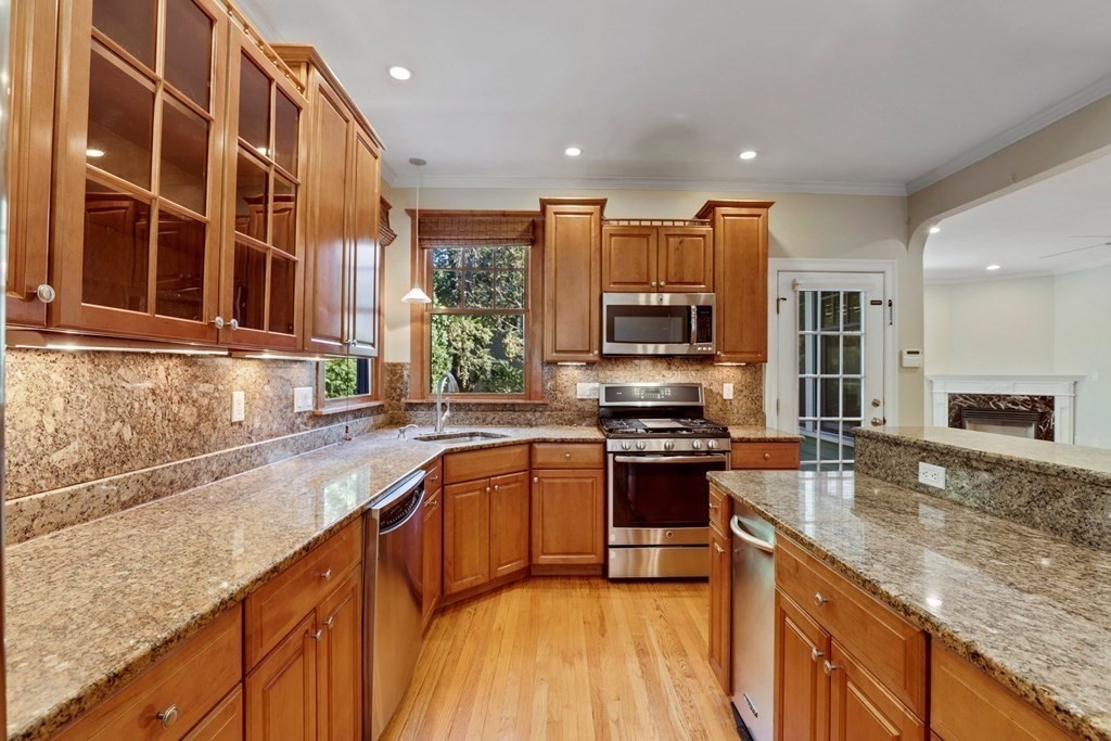 63 Tanglewood Road, Unit 63 Newton, MA 02459 - Photo 10 of 42
