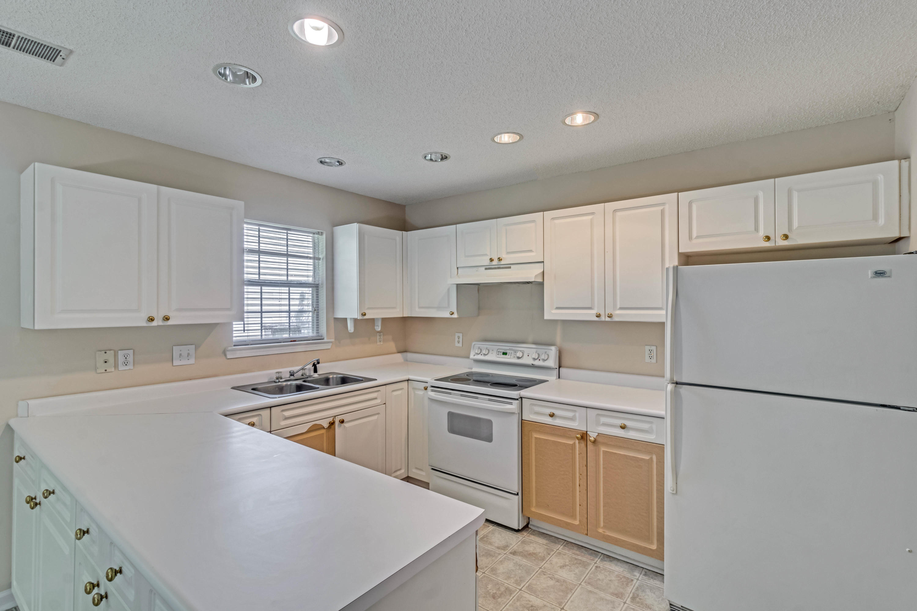9214 Ayscough Road Summerville, SC 29485 - Photo 9 of 31 6