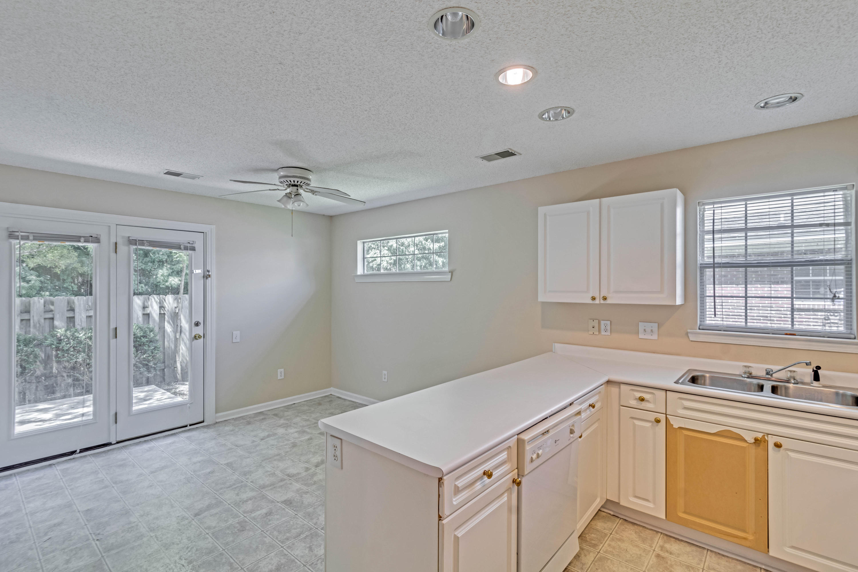 9214 Ayscough Road Summerville, SC 29485 - Photo 10 of 31 5