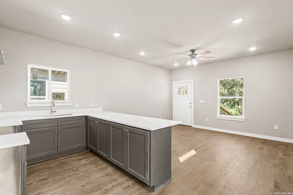 $1,500 | 851 Porter Street, Unit 201, San Antonio, TX 78210