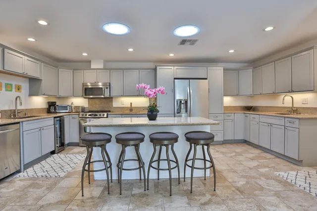 $3,800 | 1421 Sunflower Circle North, Palm Springs, CA 92262