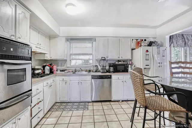 $675,000 | 14 Rock Drive, Valley Cottage, NY 10989