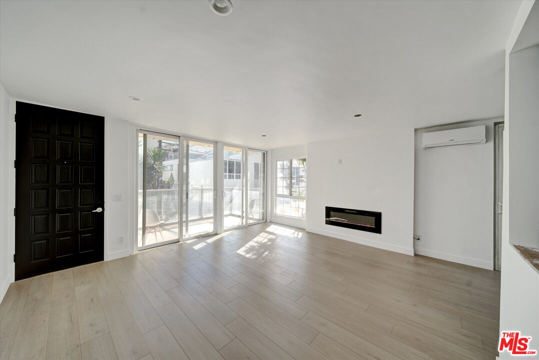 15 Spinnaker Street, Unit 101 Marina del Rey, CA 90292 - Photo 5 of 39