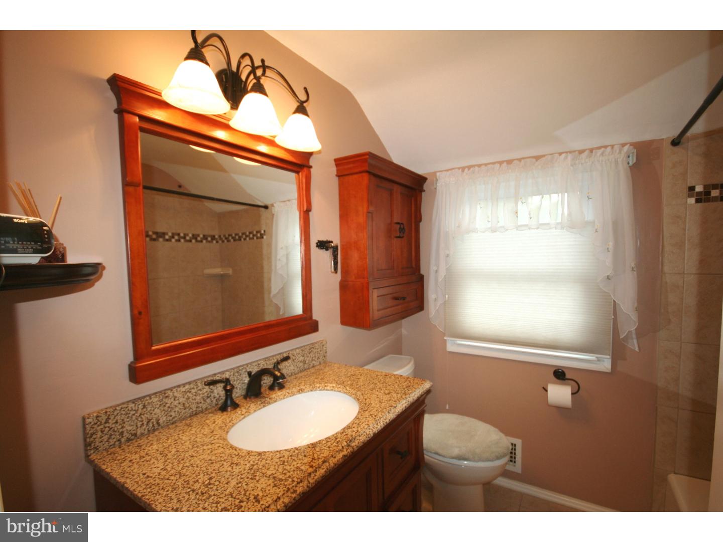 306 South Rolling Road Springfield, PA 19064 - Photo 15 of 25 Bathroom