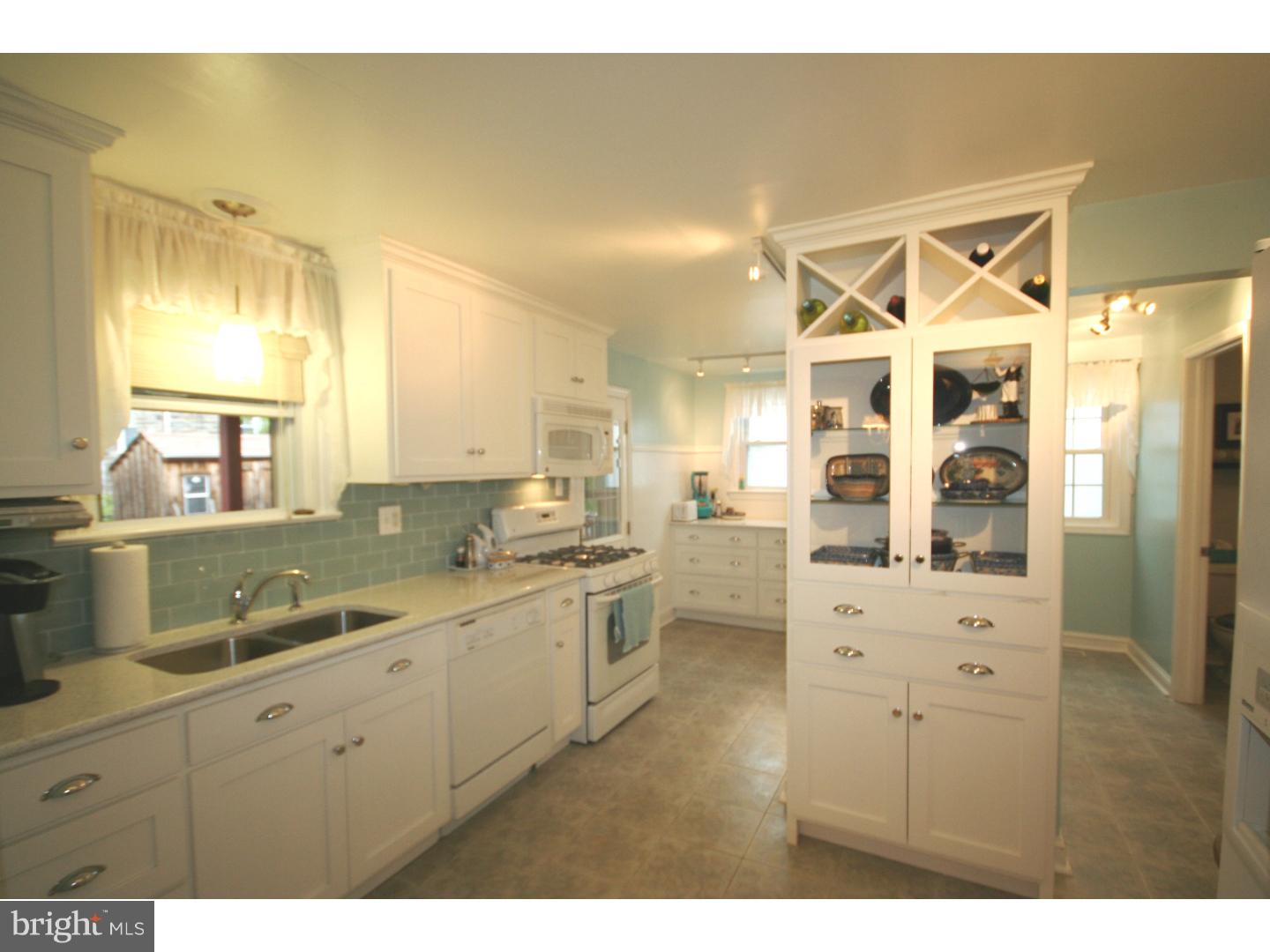 306 South Rolling Road Springfield, PA 19064 - Photo 4 of 25 Kitchen
