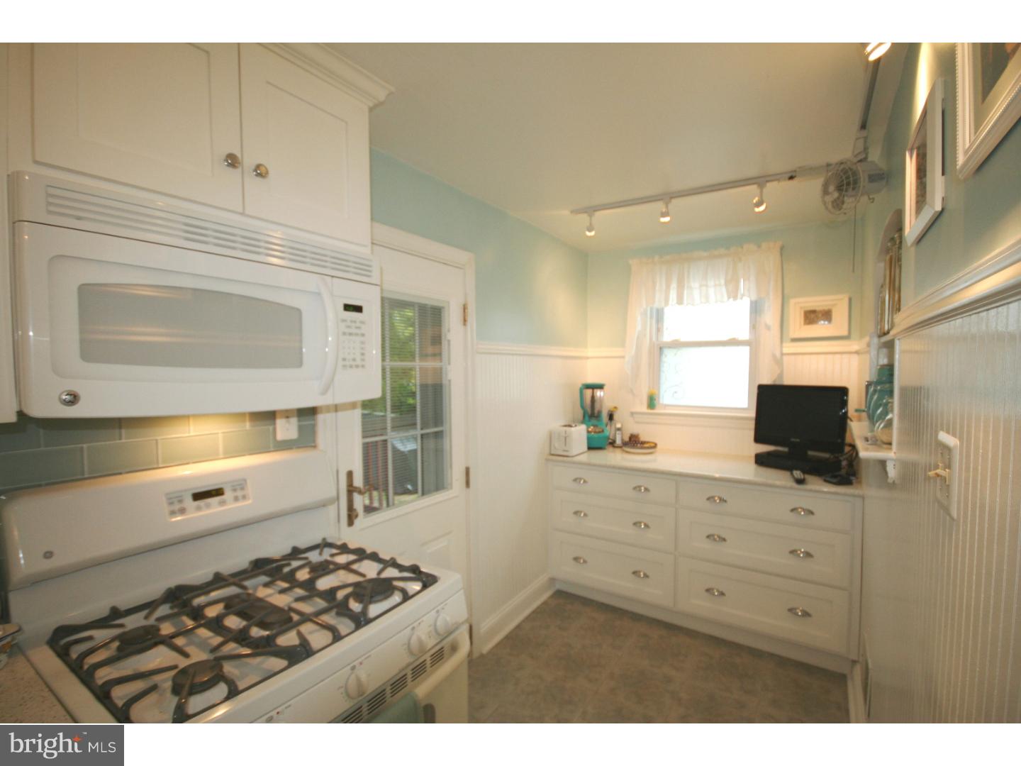 306 South Rolling Road Springfield, PA 19064 - Photo 5 of 25 Kitchen