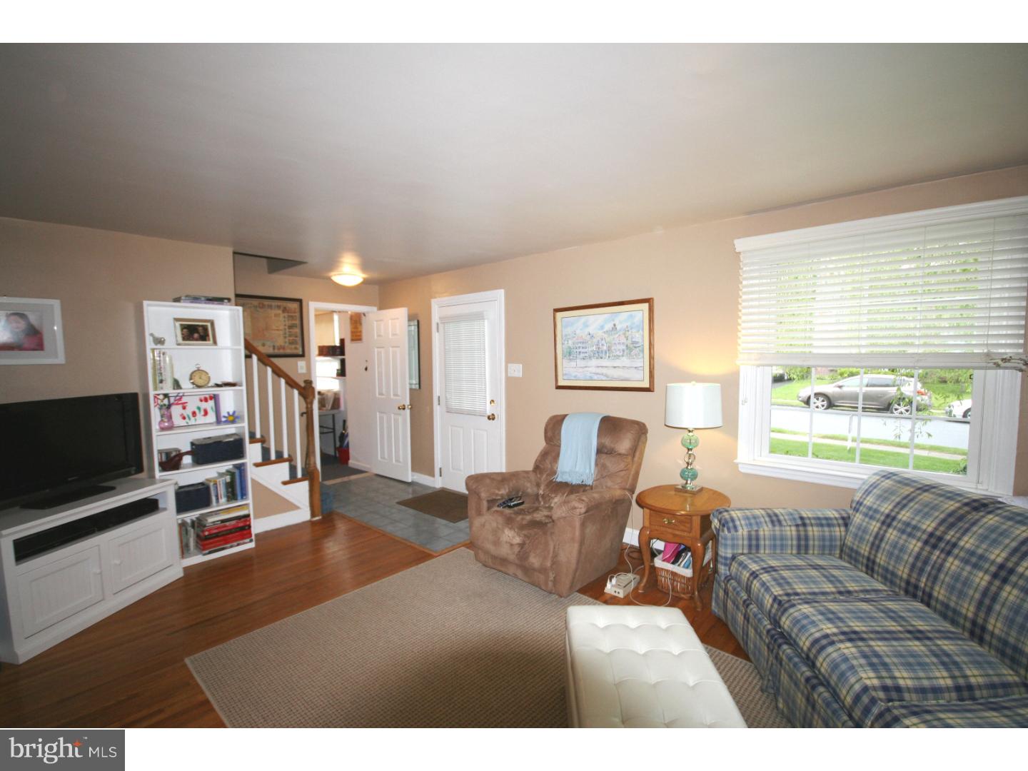 306 South Rolling Road Springfield, PA 19064 - Photo 7 of 25 Living Room