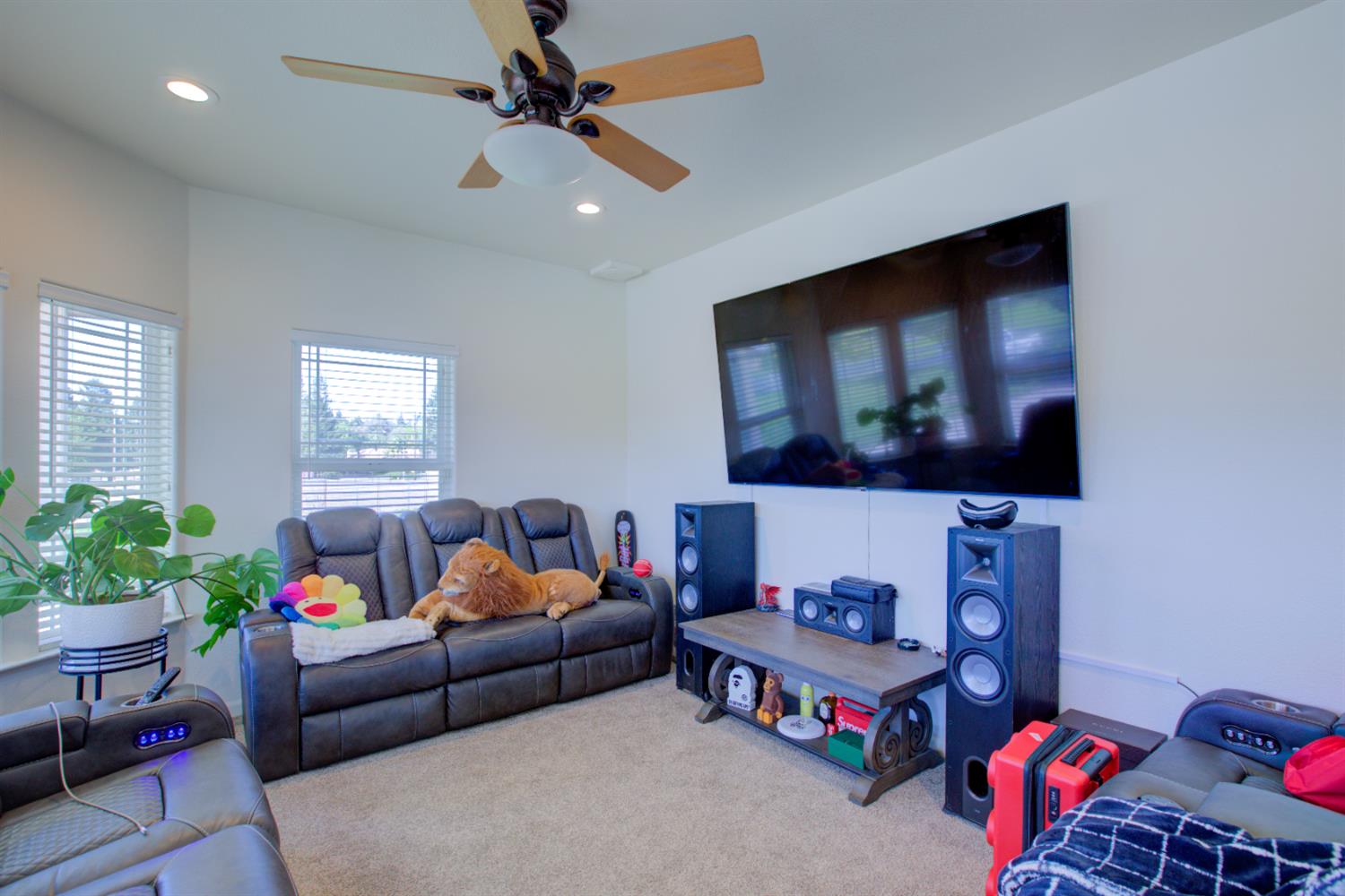 9681 Wamble Road Oakdale, CA 95361 - Photo 22 of 50 a living room with furniture and a flat screen tv