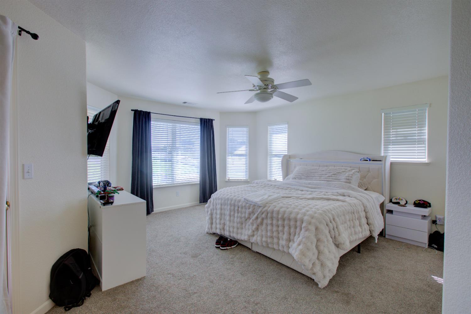 9681 Wamble Road Oakdale, CA 95361 - Photo 37 of 50 a bedroom with a bed and a chandelier