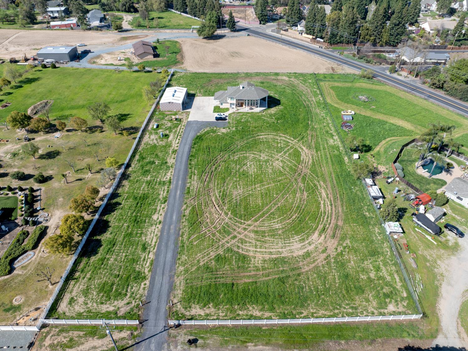 9681 Wamble Road Oakdale, CA 95361 - Photo 50 of 50 a view of a garden