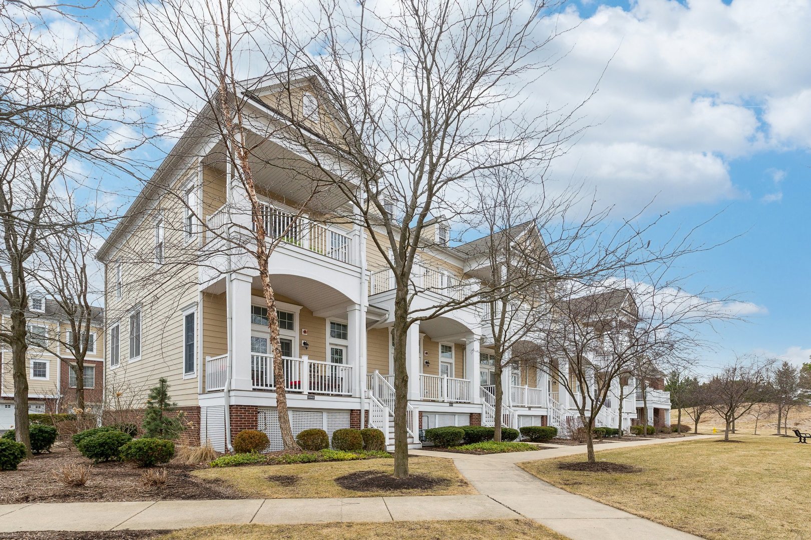 2862 Commons Drive Glenview, IL 60026 - Photo 1 of 1 a view of a large white building