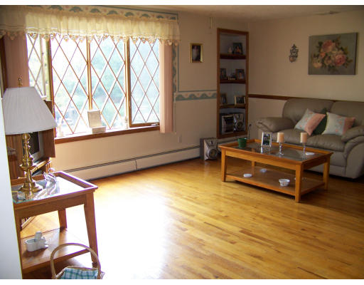 2 Barton Road Foxboro, MA 02035 - Photo 3 of 8 Gallery Image 3