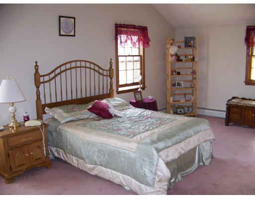 2 Barton Road Foxboro, MA 02035 - Photo 5 of 8 Gallery Image 5
