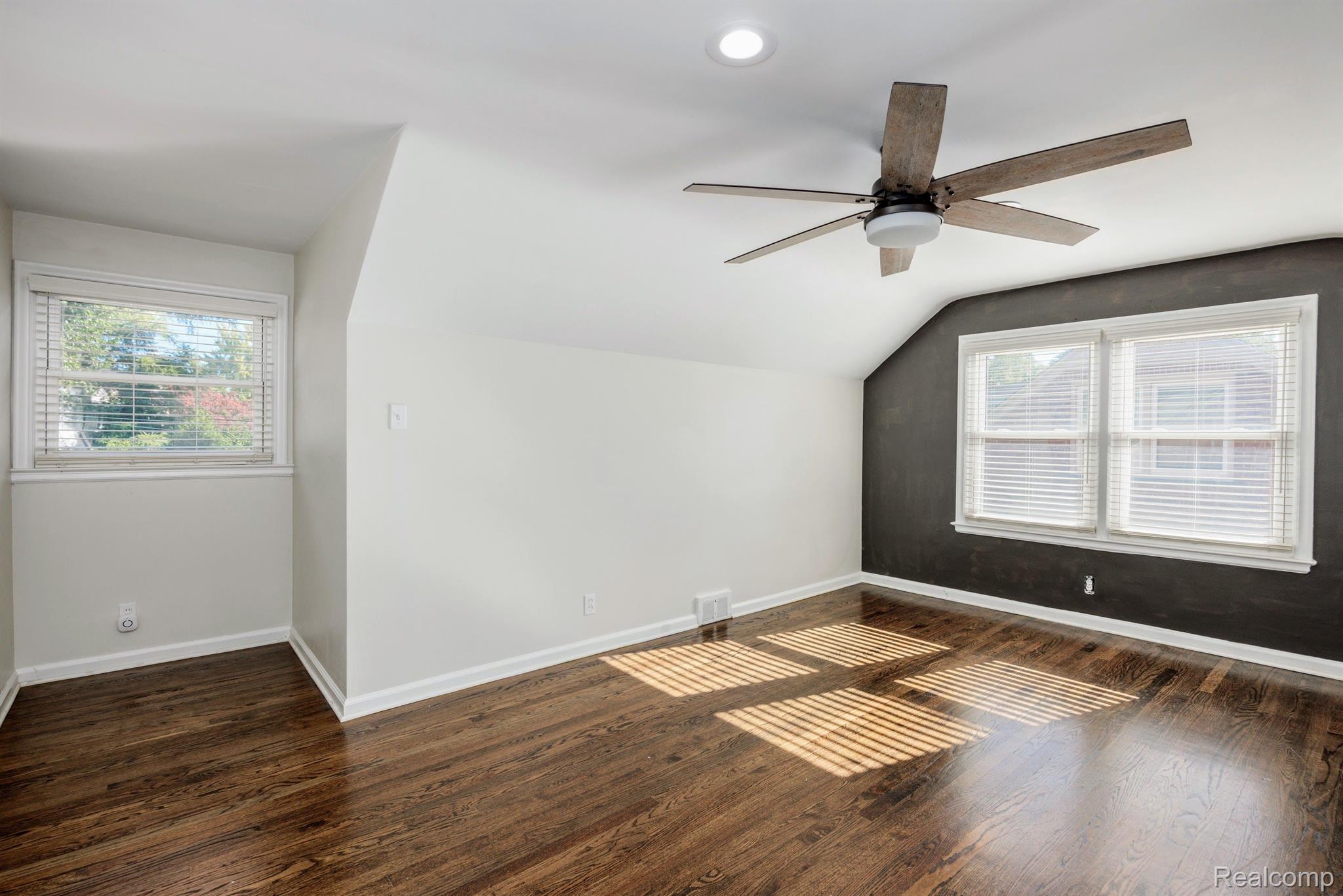 1190 Torrey Road Grosse Pointe, MI 48236 - Photo 22 of 45 Second floor bedroom (primary w/ ensuite bathroom)