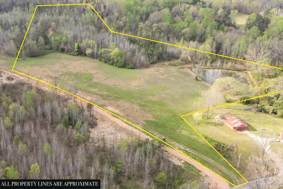 a view of a tennis court
