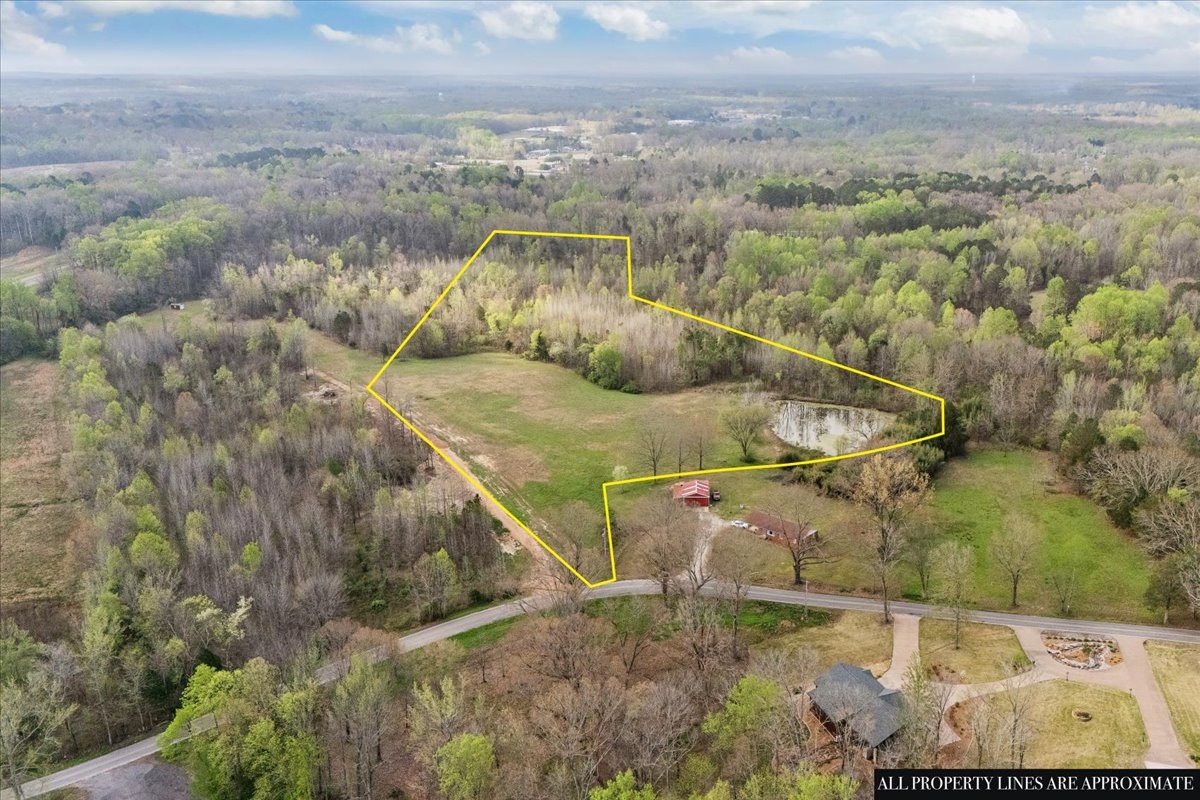 1759 McKelvy Road Camden, TN 38320 - Photo 12 of 20 a view of a sky from balcony