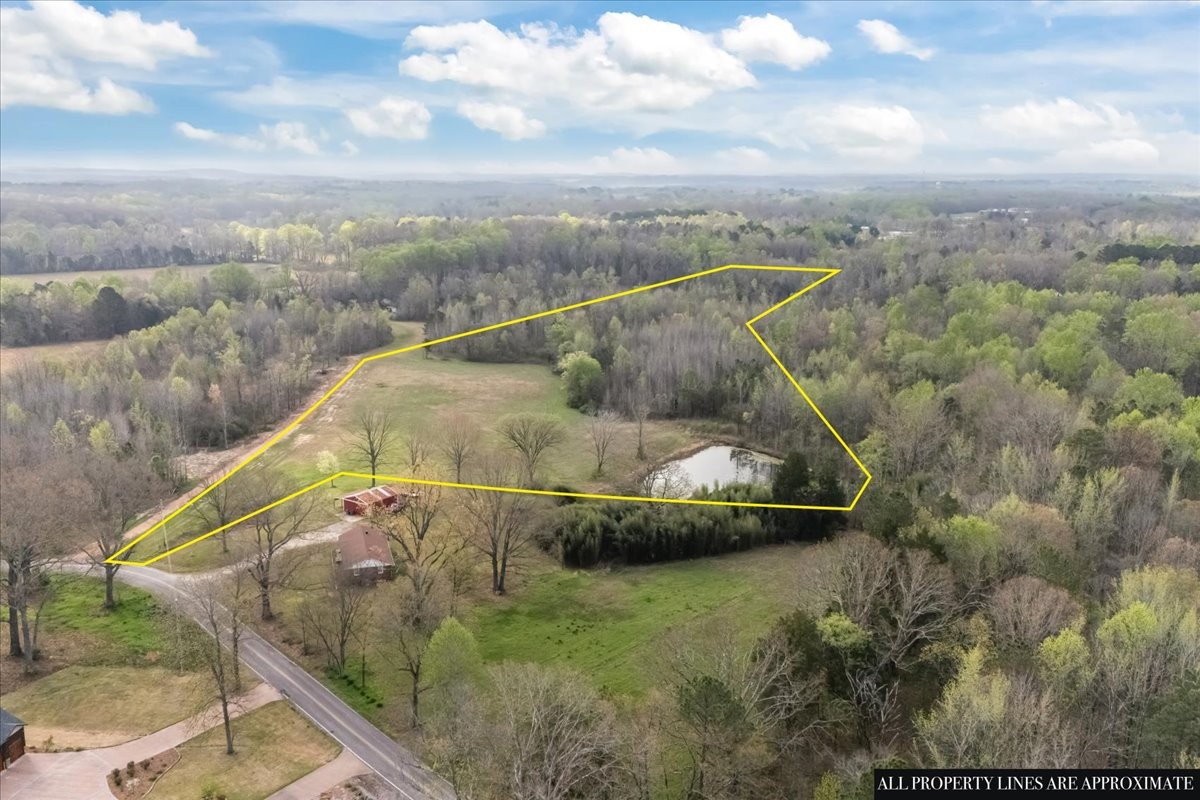 1759 McKelvy Road Camden, TN 38320 - Photo 8 of 20 a view of a balcony with beach