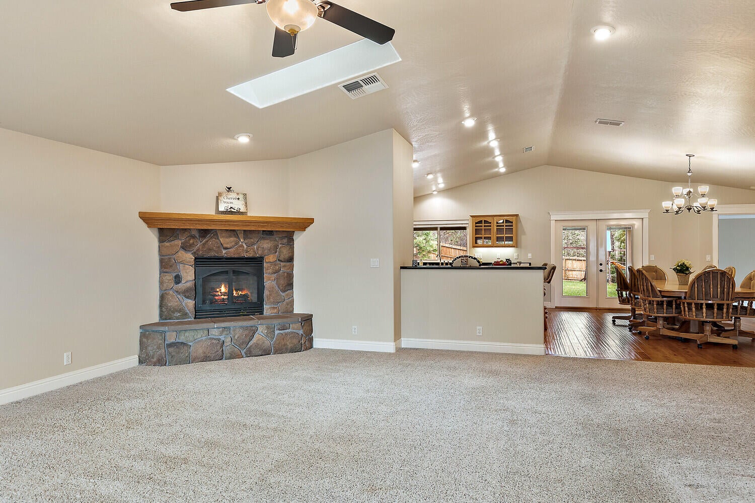 99 Southeast Trollview Road Grants Pass, OR 97527 - Photo 11 of 51 Gas Fireplace
